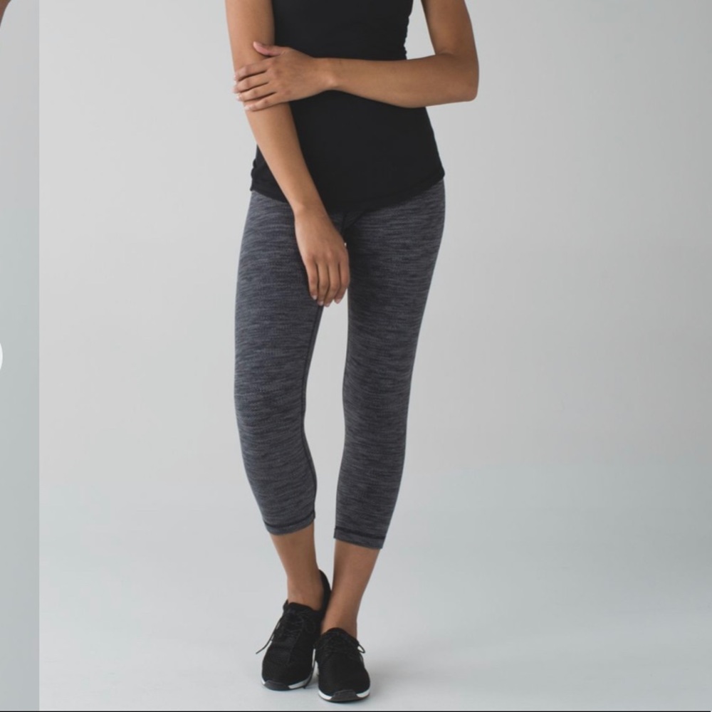 Lululemon wunder under crop, size 4